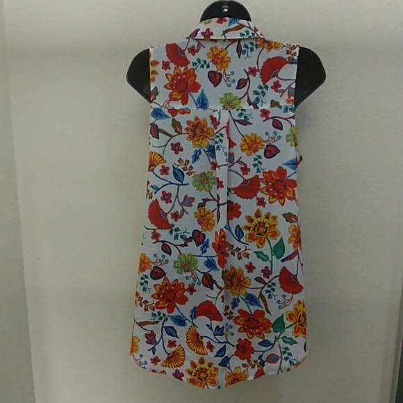 A. Byer Sleeveless Floral Button Down Top - Picture 5 of 8